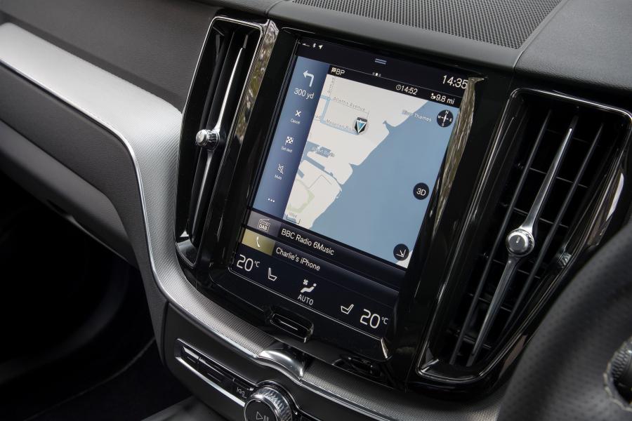 Детали интерьера Volvo XC60 D5 R-Deisgn 2017 года  (UK) (фото 73 из 82)
